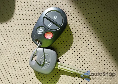 2013 Toyota Sequoia Platinum 5.7L V8 from USA, damaged, VIN 5TDDW5G19DS081997